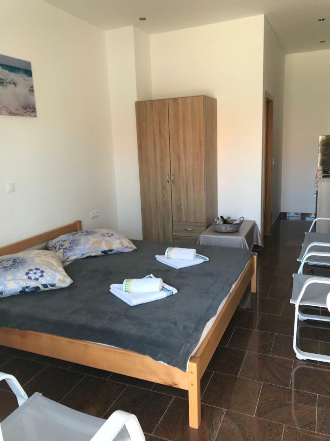 Apartmani Subašić Pag Town Bagian luar foto