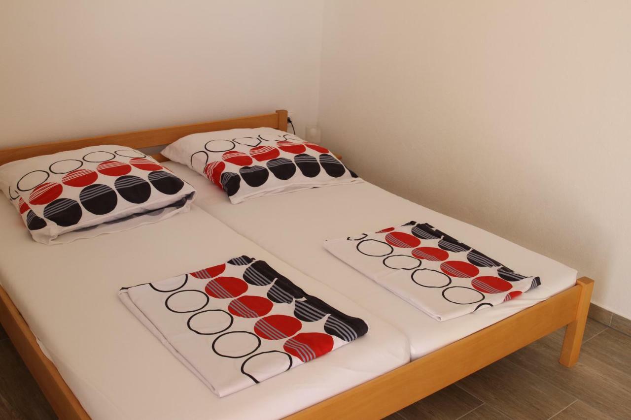Apartmani Subašić Pag Town Bagian luar foto