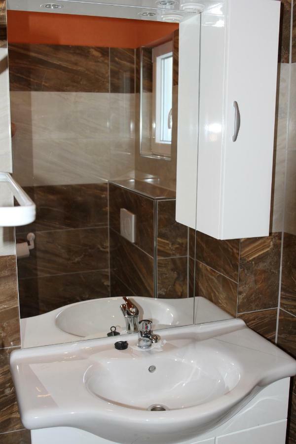 Apartmani Subašić Pag Town Bagian luar foto