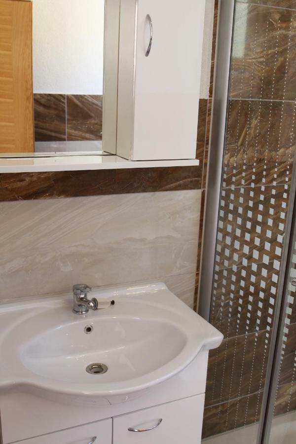 Apartmani Subašić Pag Town Bagian luar foto