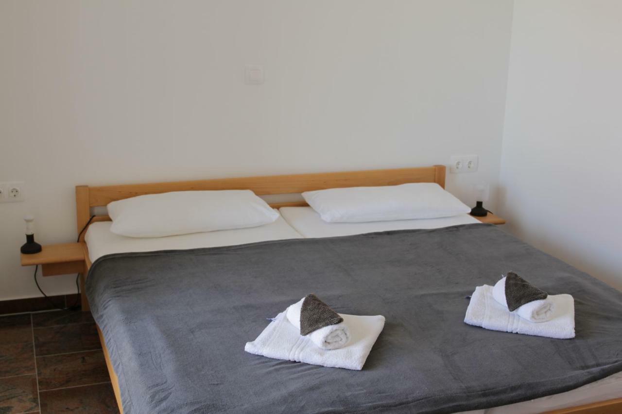 Apartmani Subašić Pag Town Bagian luar foto