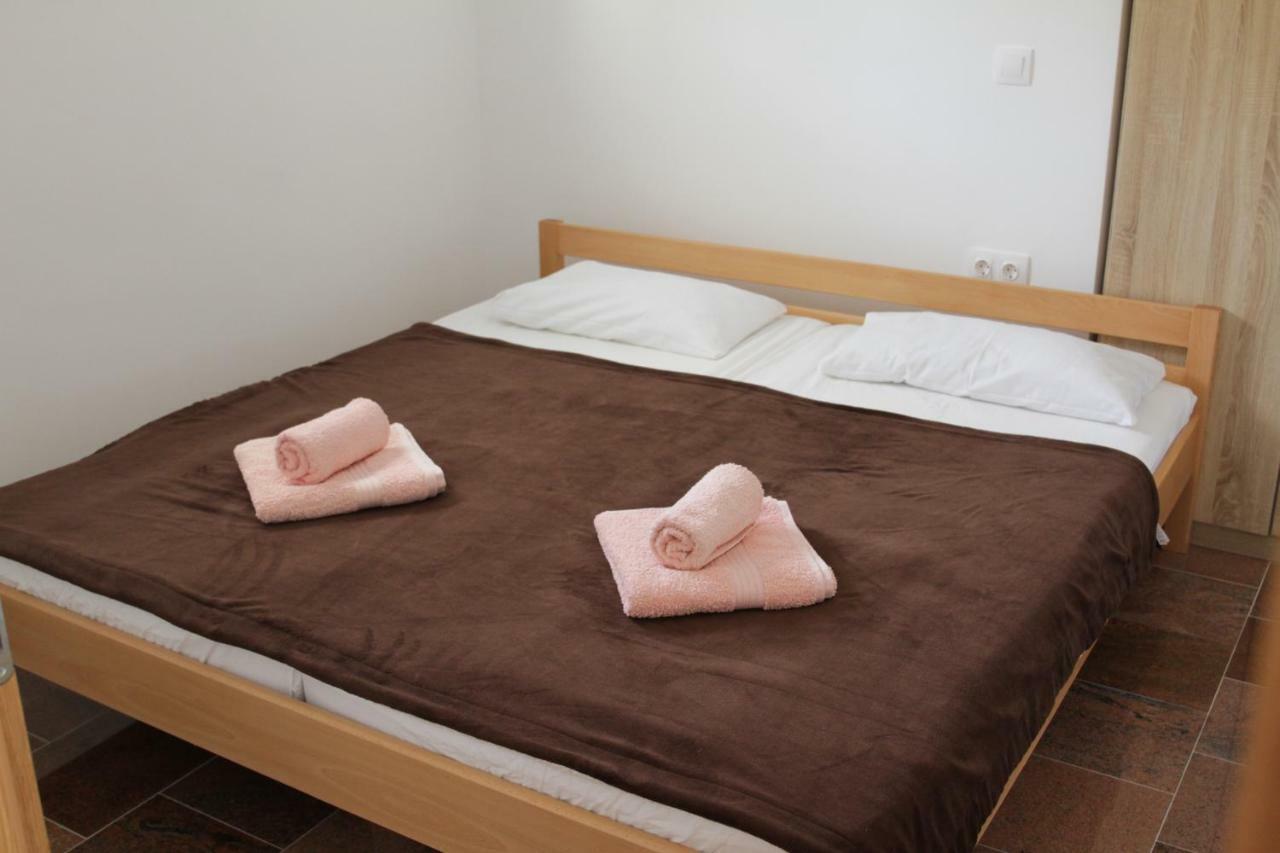 Apartmani Subašić Pag Town Bagian luar foto